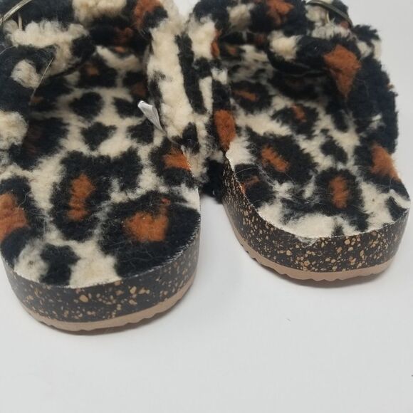 NWOT CUTE FURRY LEOPARD PRINT SANDALS WITH BUCKLES. MULTIPLE SIZES. - Picture 15 of 16